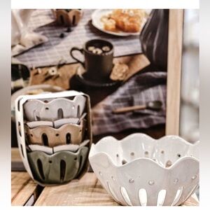 Lot of 4: 1 large wavy edge berry bowl & 3 mini wavy edge berry bowls